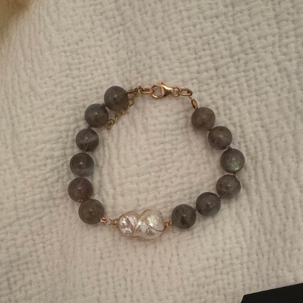 Labradorite Bead and Pearl bracelet with Gold filled wiring